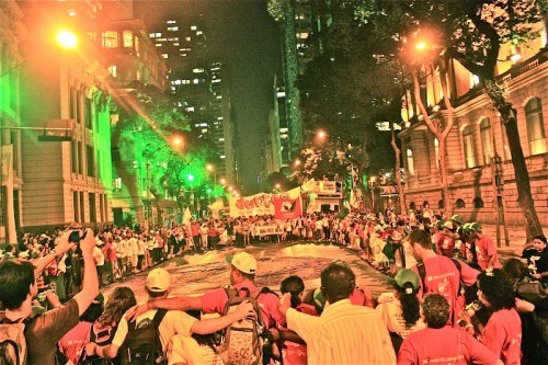 Waste pickers with the MNCR and from around the world embrace around the MNCR flag at the People's March.