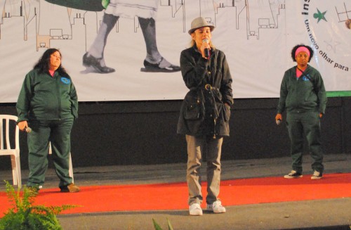 Viviane Mertig speaking at the 2012 conference of women waste pickers.