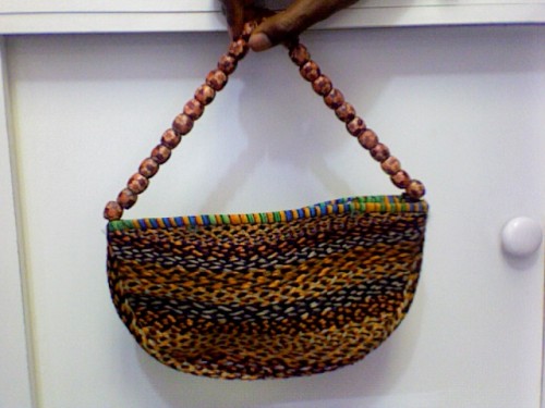 handbag-made-of-hair-extensions