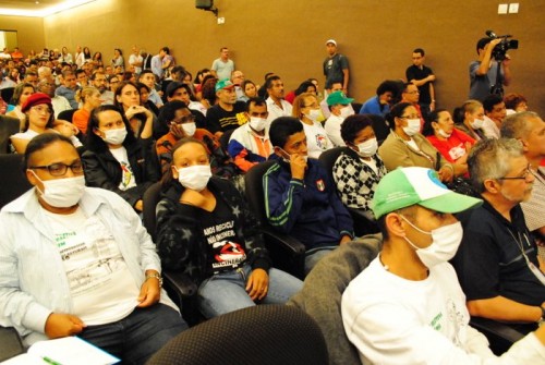 Waste pickers protest at a meeting about São Bernardo, São Paulo's installation of an incinerator. Credit: MNCR.