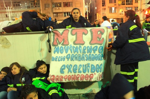 The Movement of Excluded Workers (MTE) at a vigil during World Youth Week. (photo: Deia de Brito)