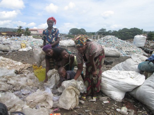 SL-WPs at work at Kingtom dump site- west of Freetown