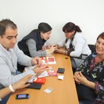 An event kicking off the historic payments at city hall auditorium was held on March 21. Waste pickers´ leaders, independent waste pickers, city officials and the Mayor himself attended. There, the city government explained how waste pickers would receive payment for each tonne of collected and transported recyclables. With an automated teller machine in the middle of the auditorium, the mayor invited two waste pickers to demonstrate. Each one of them sent a text message with their mobile phones to the bank branch in charge of doing the transaction. Photo credit: Federico Parra.
