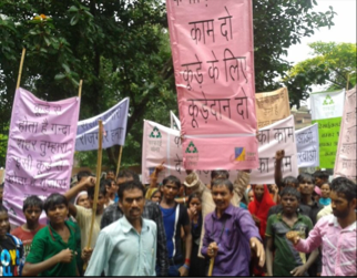 Safai Sena protesting the exploitation and extortion of waste pickers by private contractors. (Photo: Safai Sena)